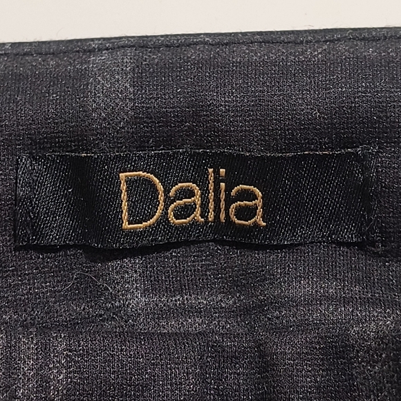 Dalia Women's Black Plaid Ankle Cropped Pants - Picture 7 of 7